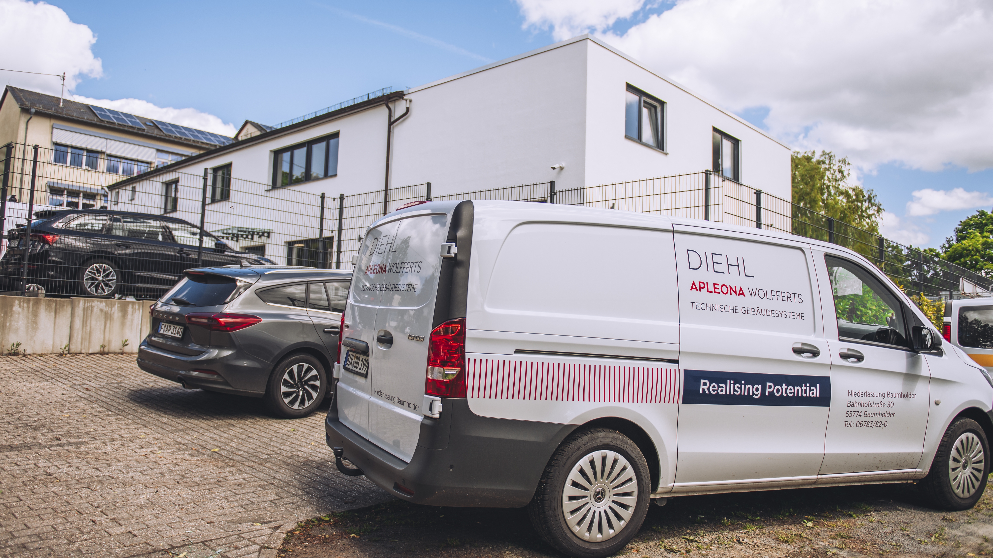 Diehl Apleona Wolfferts Wagen vor der Zentrale in Baumholder